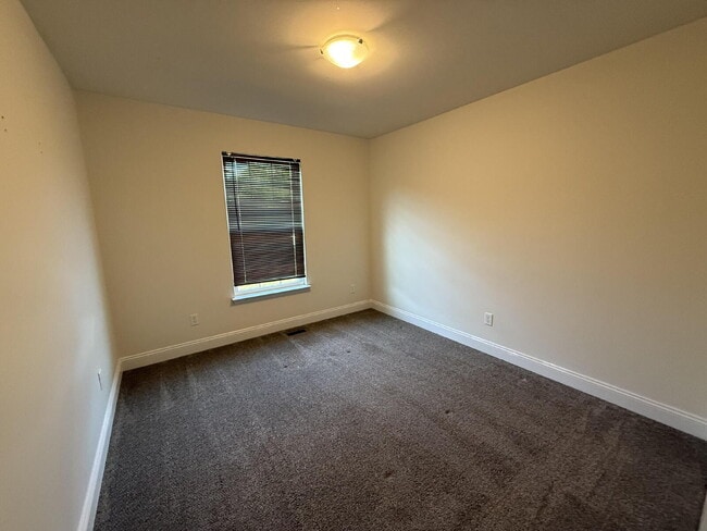 Building Photo - Wonderfully updated split foyer homes loca...