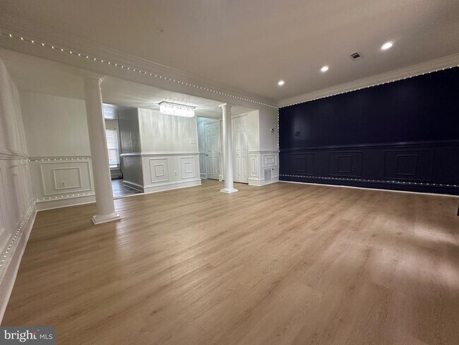 Building Photo - 8282 White Pine Dr