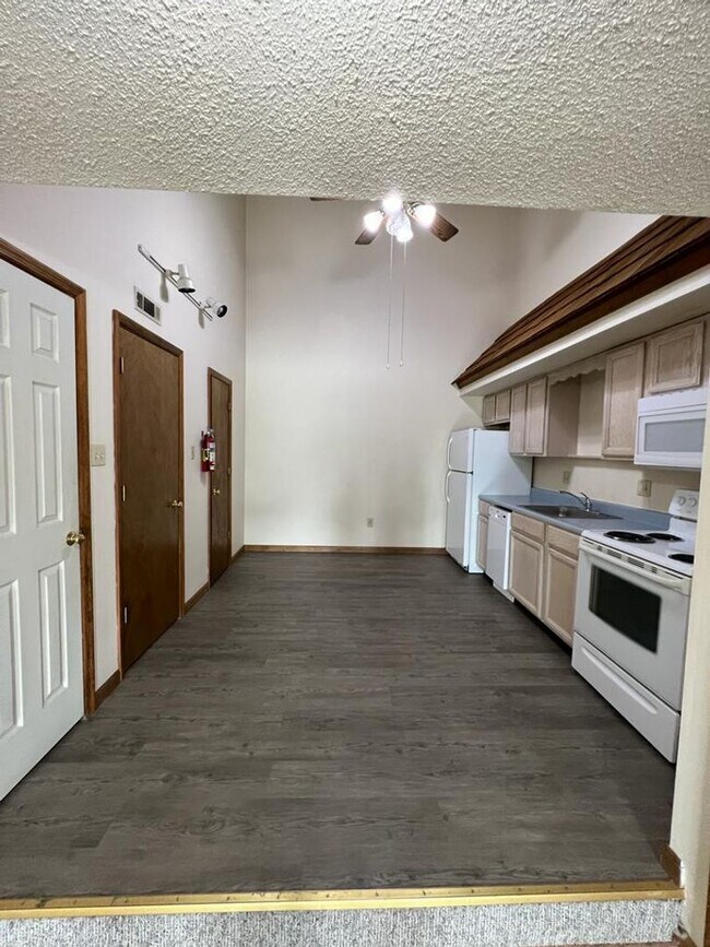 Building Photo - 2-Story, One Bedroom Loft Townhome AVAILABLE JUNE 2026 - Wernersville, PA