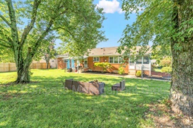 Building Photo - 217 Buckingham Dr