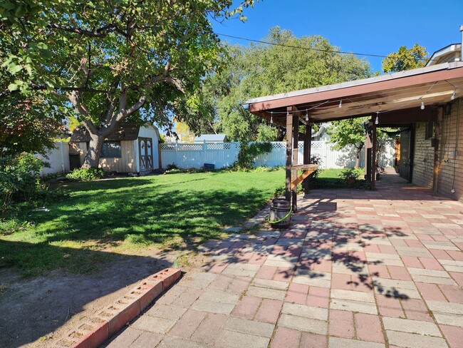 Building Photo - Charming & eclectic Single Family 3 bd. Ra...