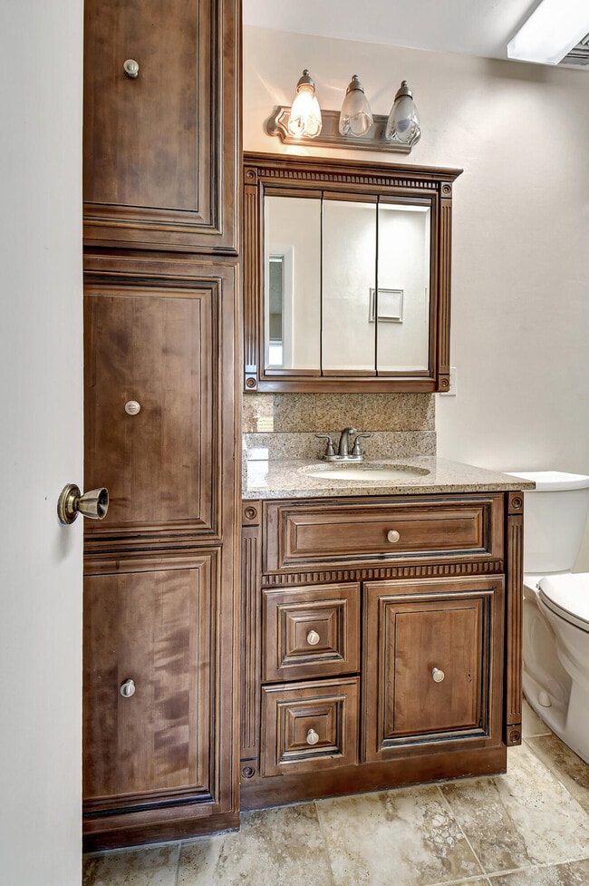 Building Photo - 15792 Philodendron Cir