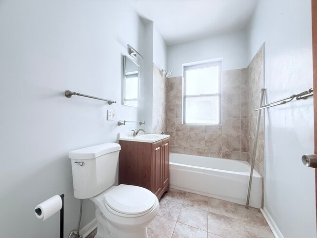 Building Photo - 1509 E 65th St