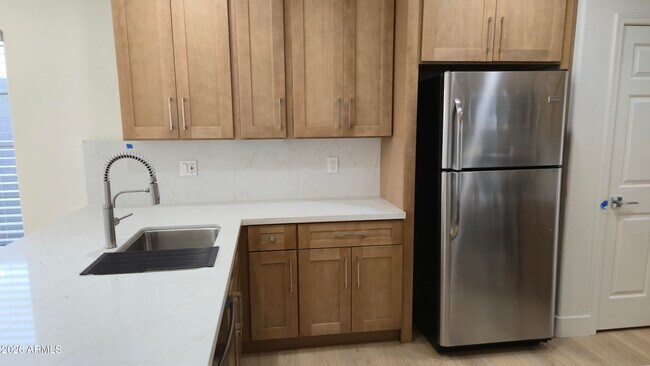 Building Photo - 9616 E Sheena Dr