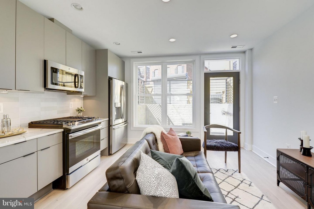 living room/kitchen - 1344 Maryland Ave NE