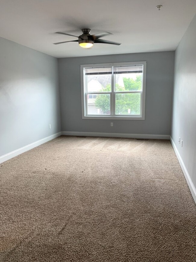 Building Photo - Spacious 3-Bed, 2.5-Bath Townhouse with Fenced Backyard!