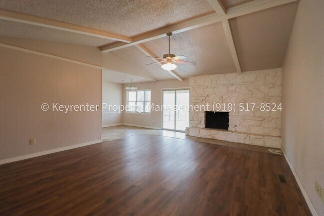 Building Photo - Beautifully Updated Home in Prime East Tulsa Location