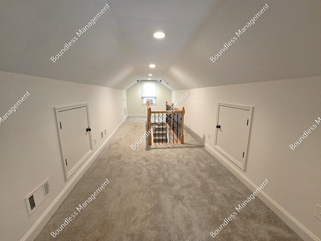 Building Photo - 2533 Sylvan Rd