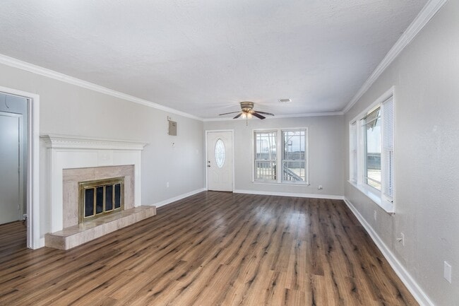 Building Photo - 1007 E Main St