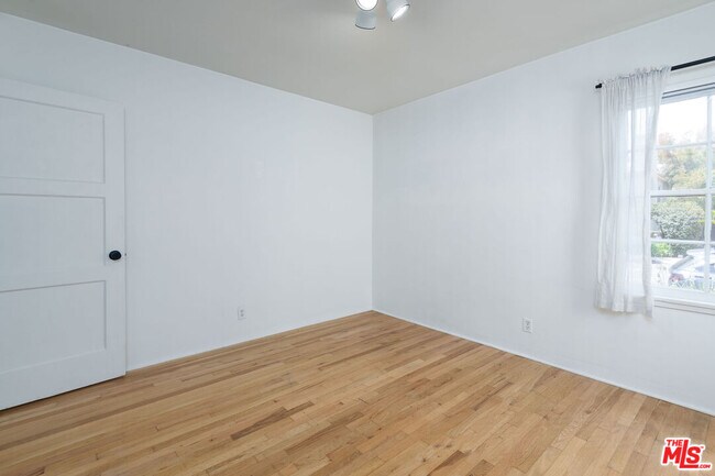Building Photo - 1133 26th St