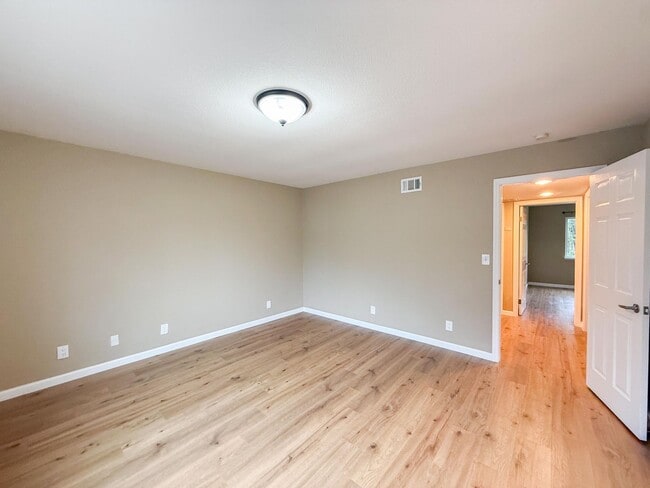 Building Photo - Well Maintained Twin Creeks Home in San Ramon