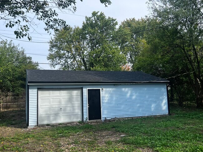 Building Photo - 5349 Pickford Dr