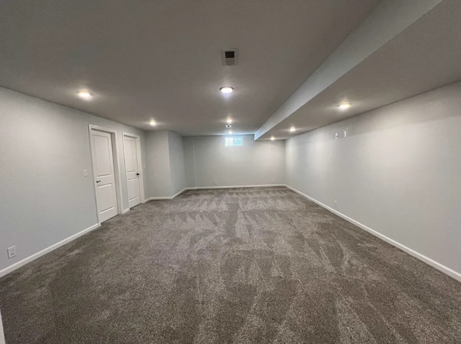 Building Photo - Modern 4-Bed Duplex | 2 Car Garage & Finis...