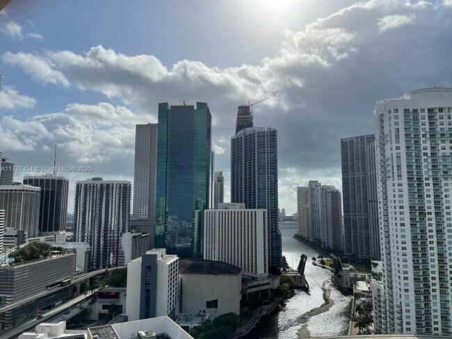 Building Photo - 350 S Miami Ave