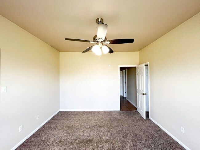 Building Photo - 1111 Nicholas Cir