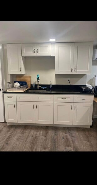 Kitchen - 33 Bridge St
