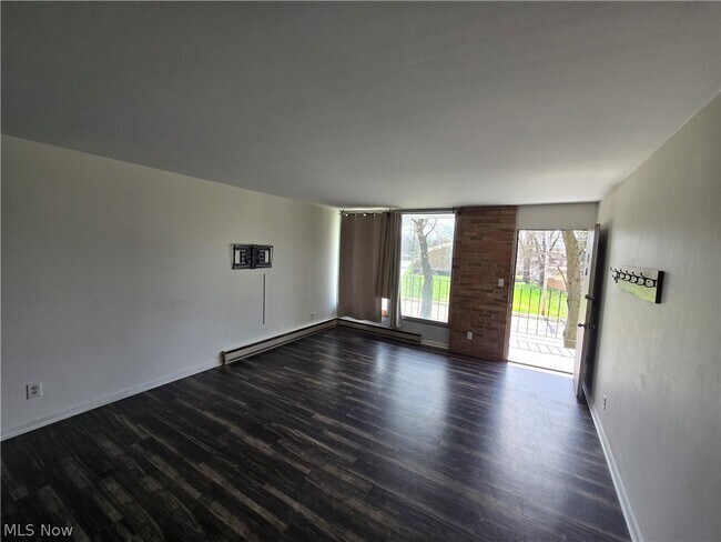 Building Photo - 2331 E Market St