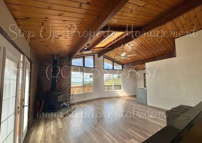 Building Photo - Delightful 3 Bed 2 Bath Home With Epic Mou...