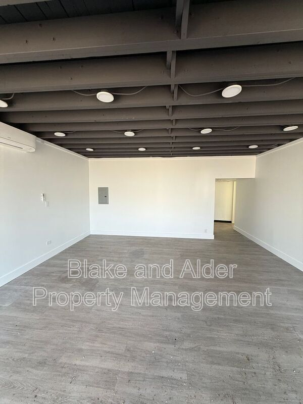 Building Photo - 3554 NE Sandy Blvd