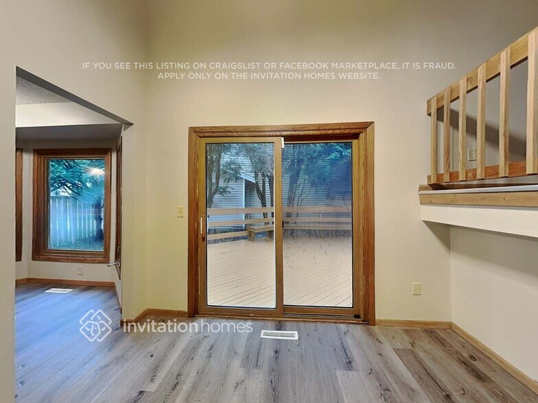 Building Photo - 5565 Knoll Dr