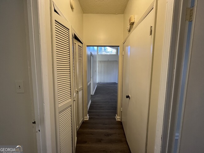 Building Photo - 7560 Taylor Rd