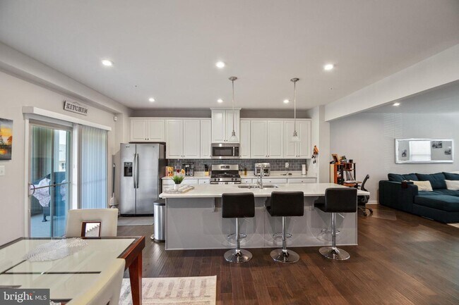 Building Photo - 7843 Otterbein Way