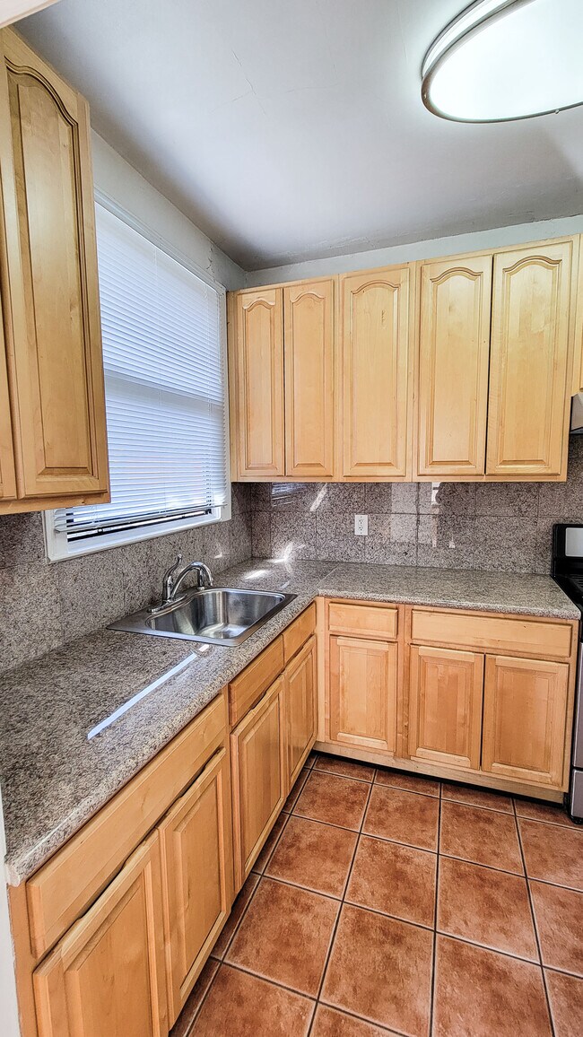 Kitchen - 390 31st Ave