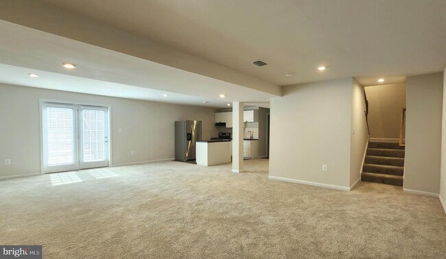Building Photo - 8703 Davis Ct