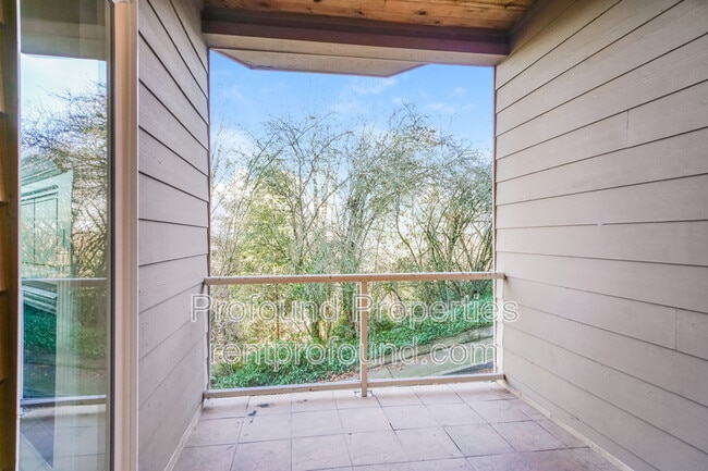 Building Photo - 2623 NE Rocky Butte Rd