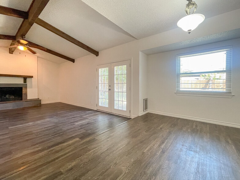 Building Photo - 312 Cedarwood Ln