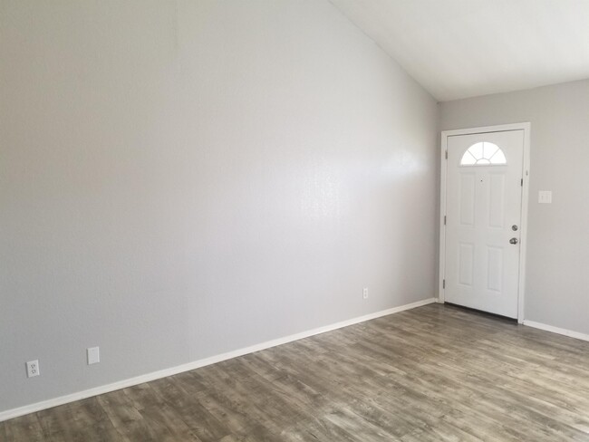 Building Photo - 2506 Caprice Dr