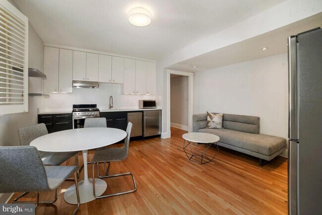 Primary Photo - 3348 Prospect St NW