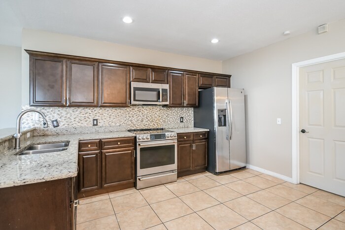 Building Photo - 768 Pelican Ct