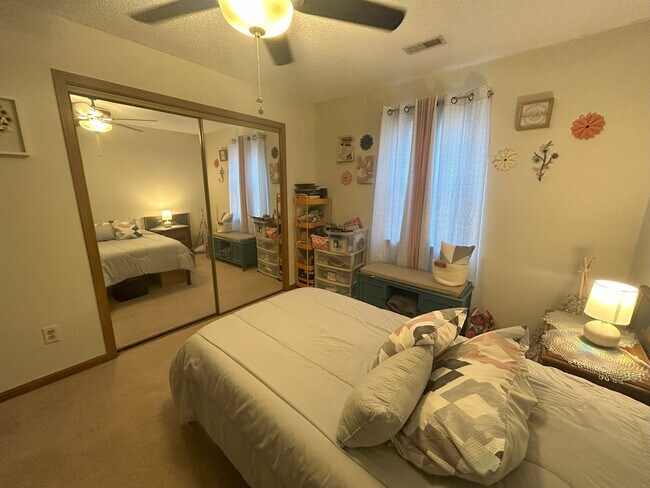 Building Photo - 1820 SW 6th St