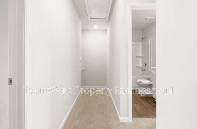 Building Photo - 806 Lilyford Ln