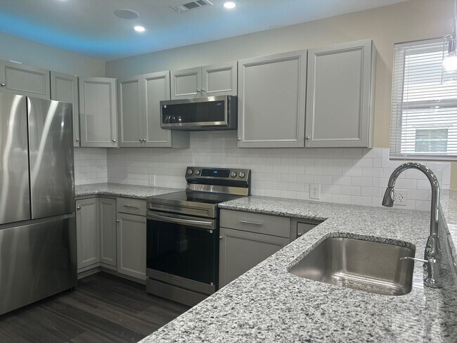 Building Photo - 415 Highland Ave