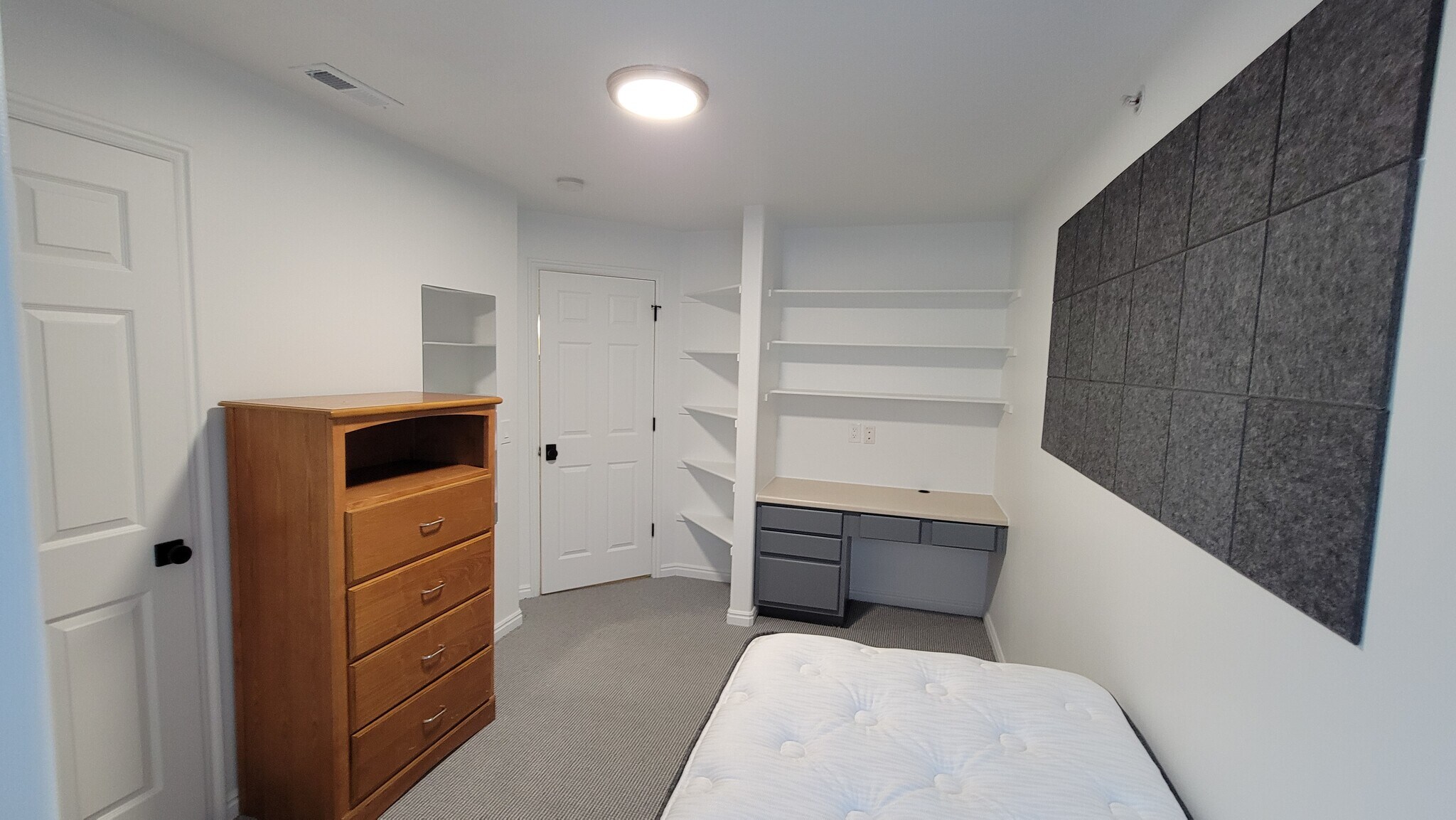 Building Photo - 591 N University Ave