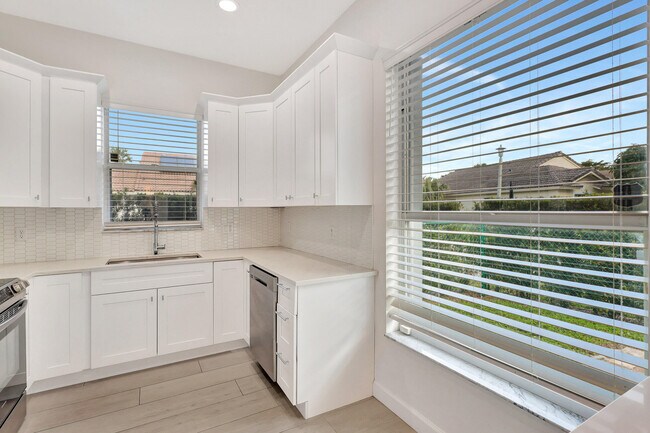 Building Photo - 1898 Capeside Cir