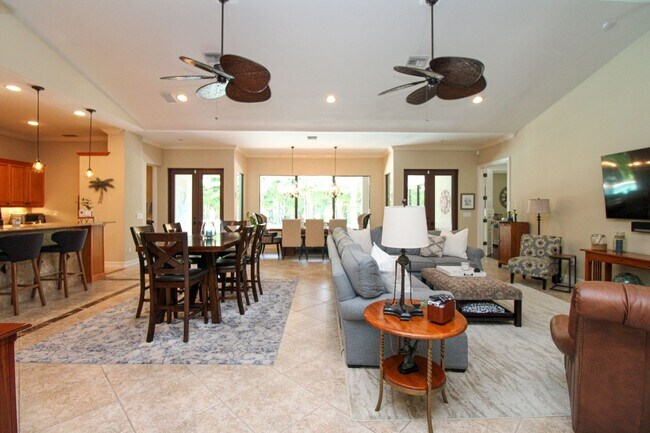 Building Photo - ** THE MOORINGS ** SINGLE FAMILY HOME 3 PL...