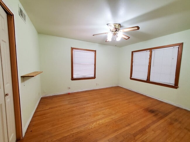 Building Photo - 2307 McKee Dr