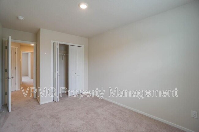 Building Photo - 2628 NE 117th Pl
