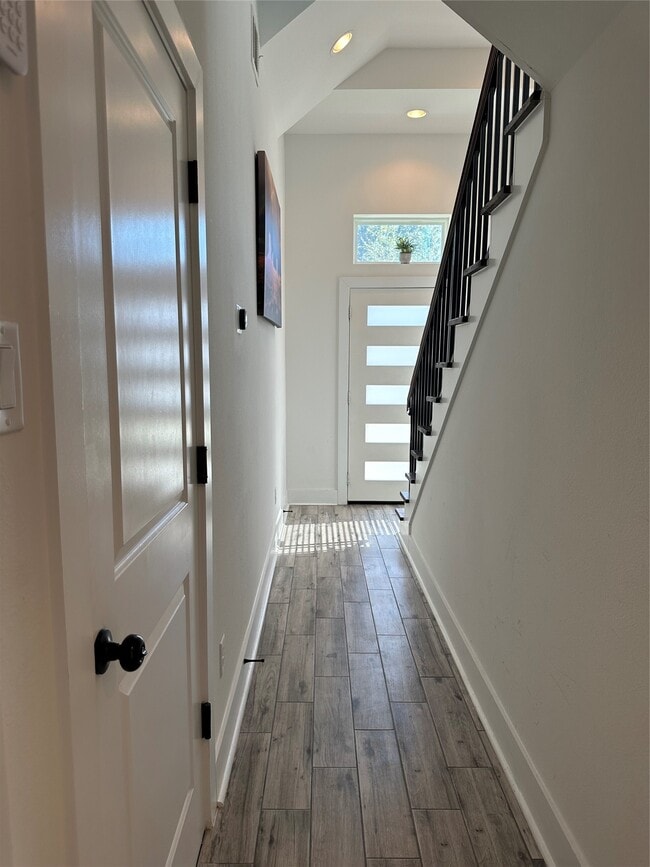 Building Photo - 2714 Nagle St