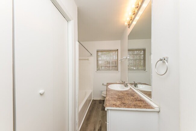 Building Photo - 4230 Senoa Dr