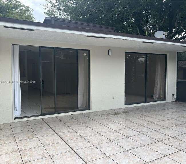 Building Photo - 6804 SW 37th St