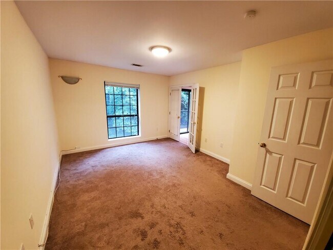 Building Photo - 4209 Pine Heights Dr NE