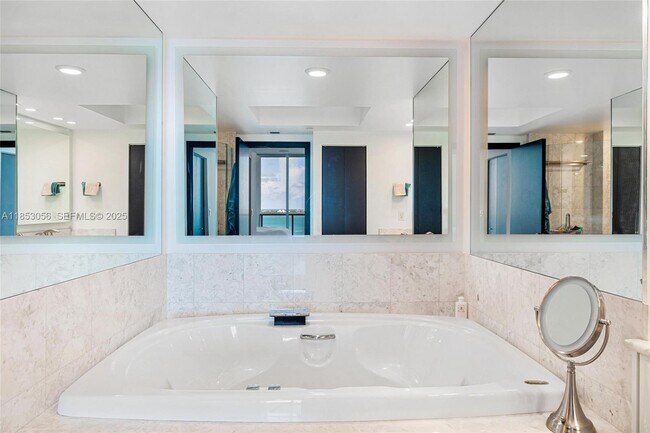 Building Photo - 1331 Brickell Bay Dr