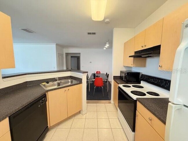 Building Photo - Siena one Bedroom condo with a Den