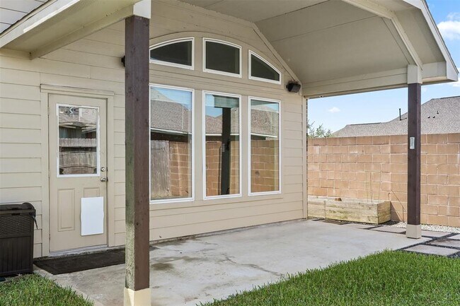 Building Photo - 2701 Bayrose Dr