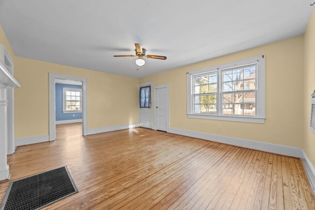 Building Photo - 503 E 5th St