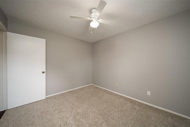 Building Photo - 2903 Avanti Dr
